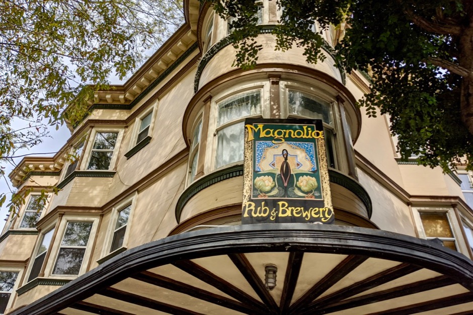 Magnolia Sign